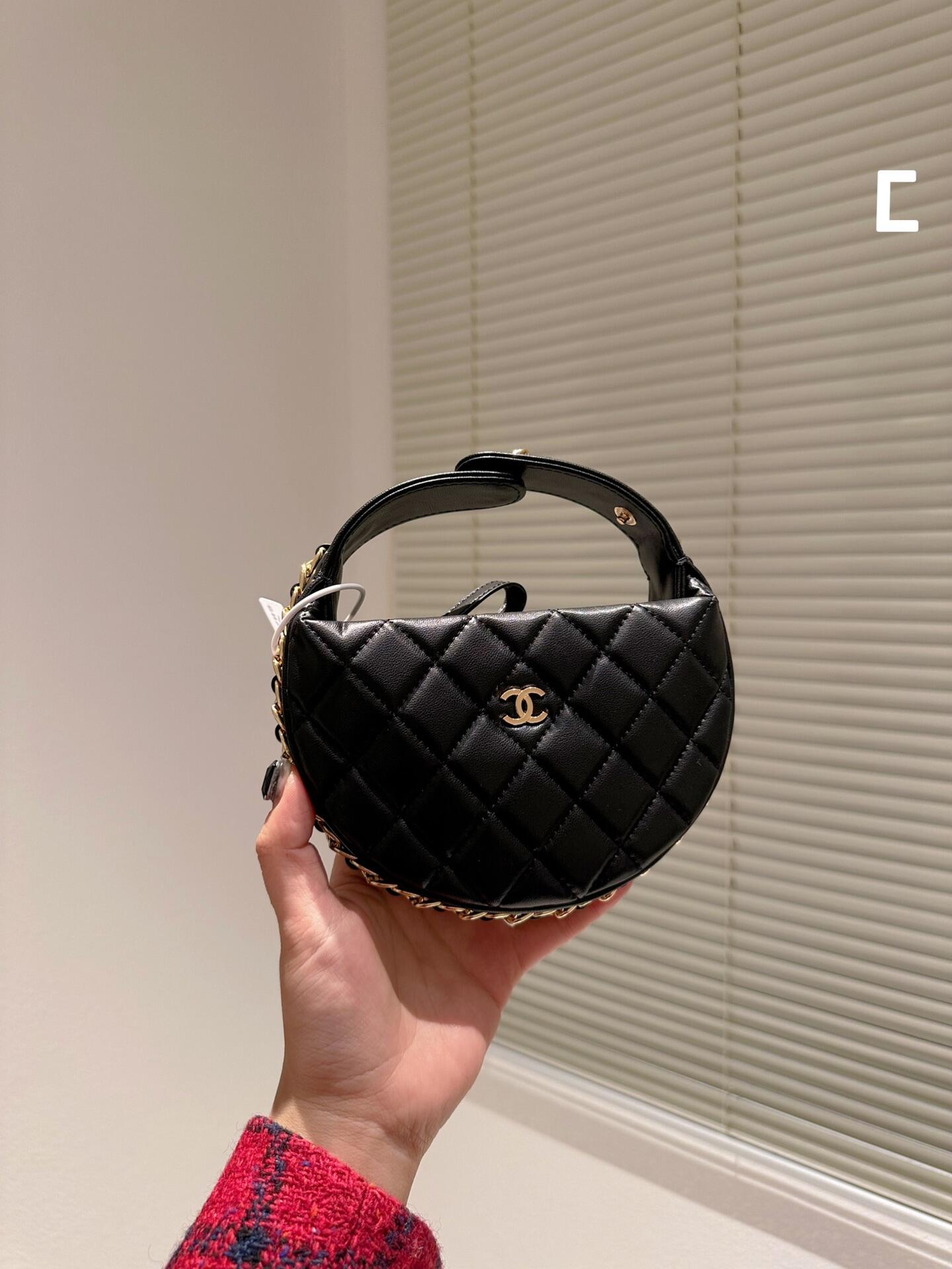 【新作♪】CHANEL POUCH